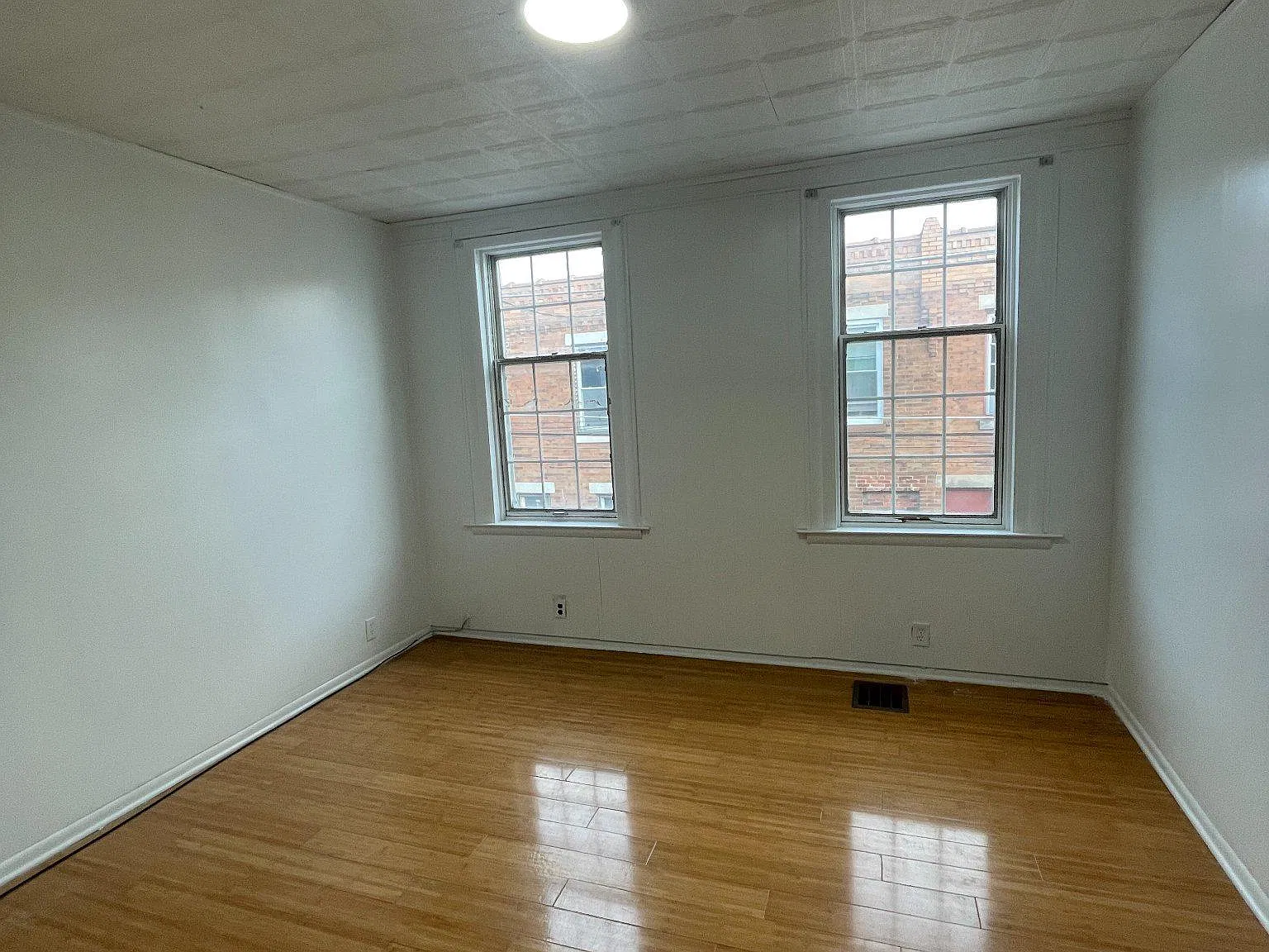 2 bed, 1.0 bath, 756 sqft, $1,300 — Photo 4
