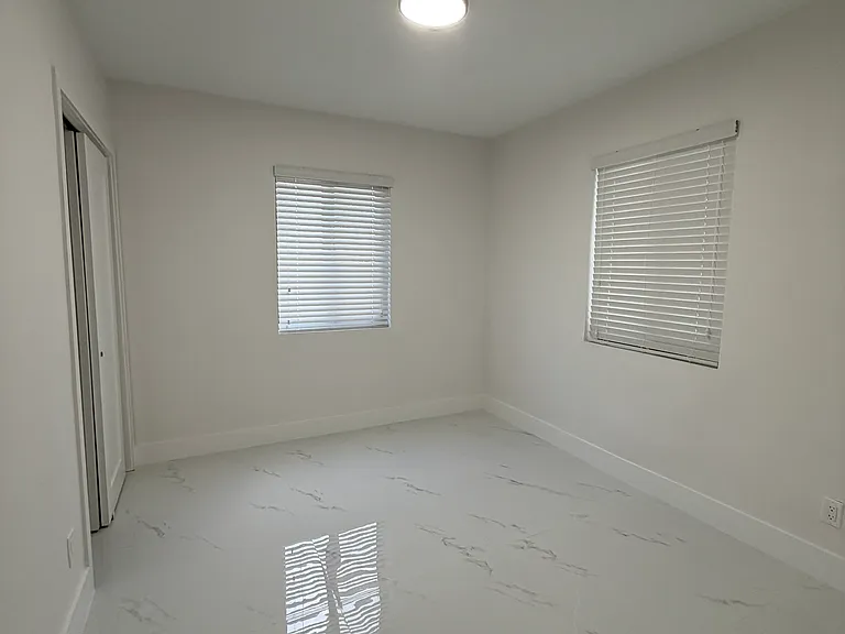 8311 SW 27th Ter — Photo 6