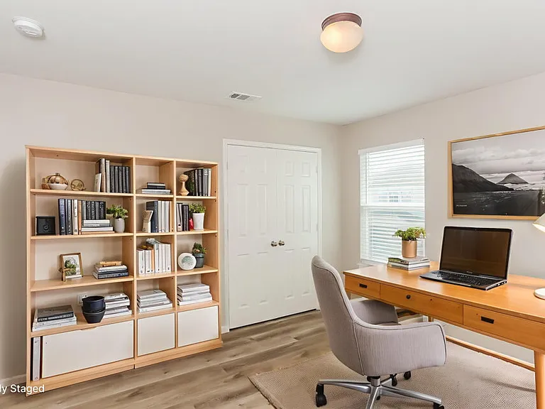 413 Emerald Creek Dr — Photo 15