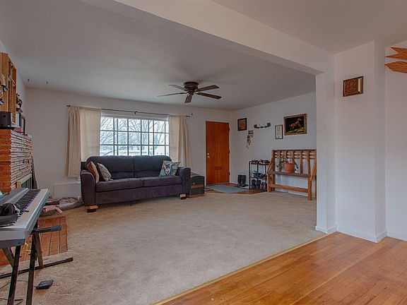 5th image of 2121 Essex Ave