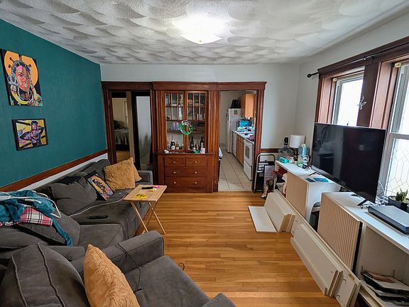 5th image of 9 Willoughby St