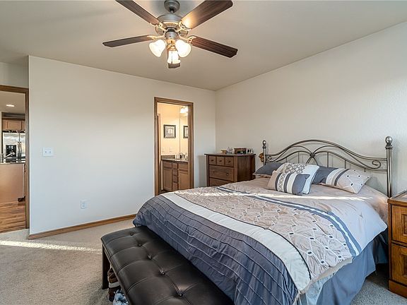 4th image of 834 NE Cherry Plum Dr