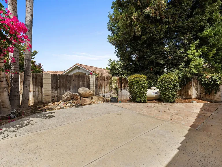 6016 Kings Canyon Dr — Photo 37