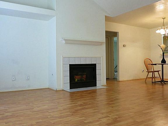 Spacious & high ceiling!