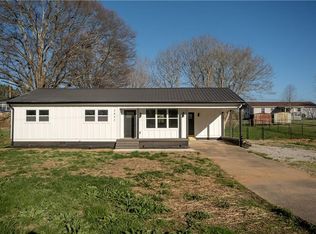 2842 Fran Mar Dr, Gainesville, GA