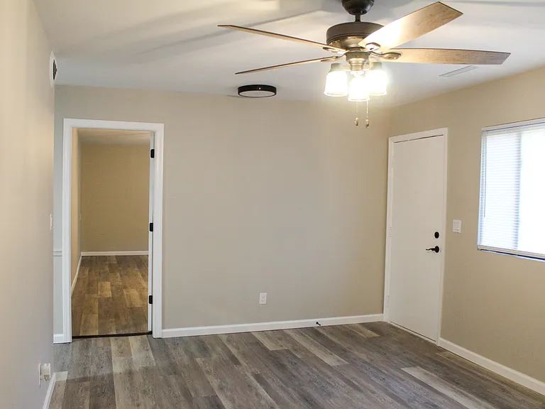 459 N Shiloh Ave — Photo 5