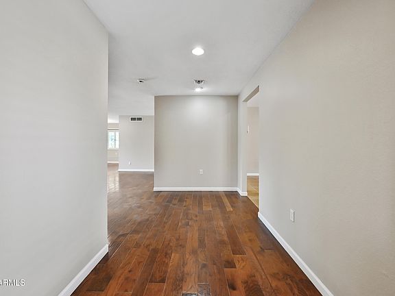2nd image of 324 W Willow Ave