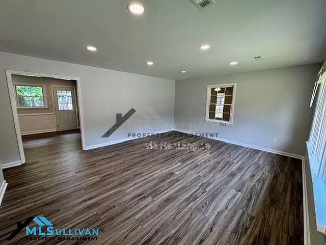 3 bed, 2.0 bath, 1646 sqft, $1,995 — Photo 3