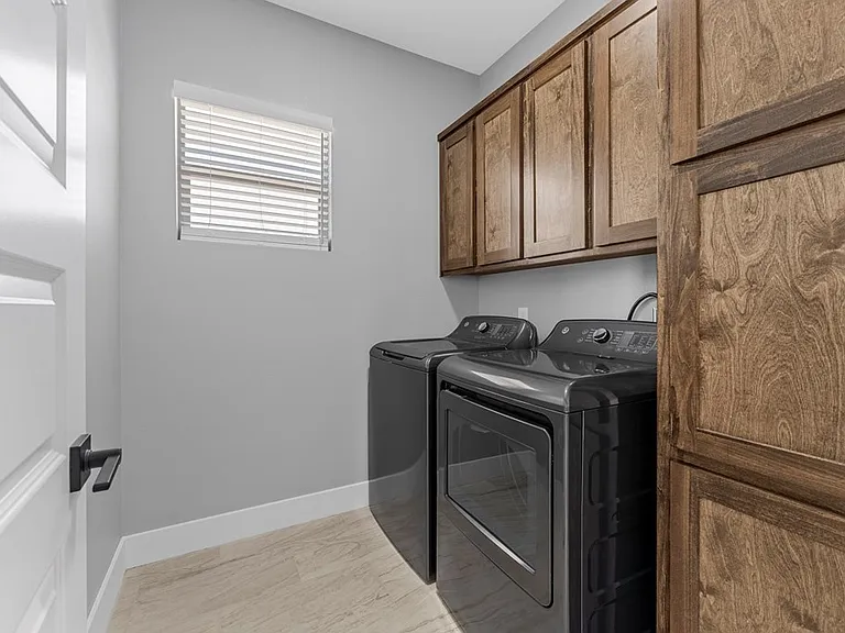 1001 Sparhawk Dr — Photo 17