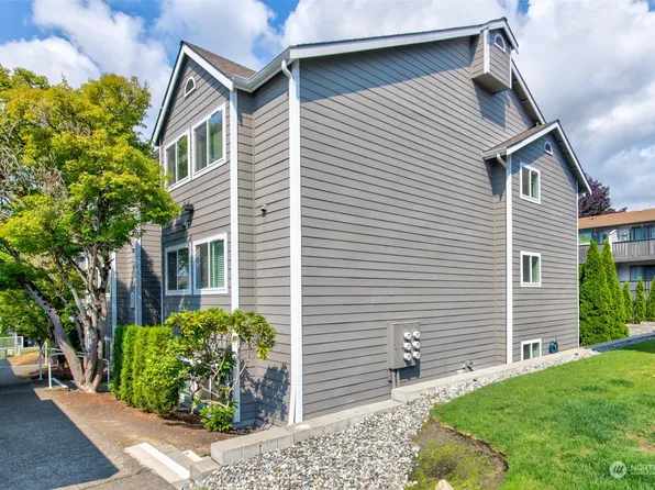 12424 109th Court NE #D304, Kirkland, WA 98034