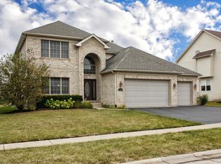 5267 Greenshire Cir, Lake In The Hills, IL 60156