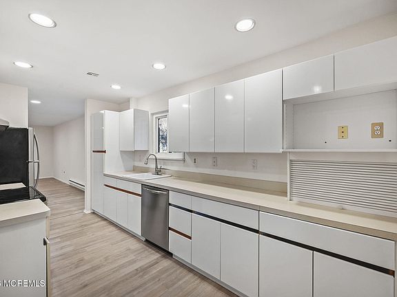 5th image of 143 Cross Slope Court #B