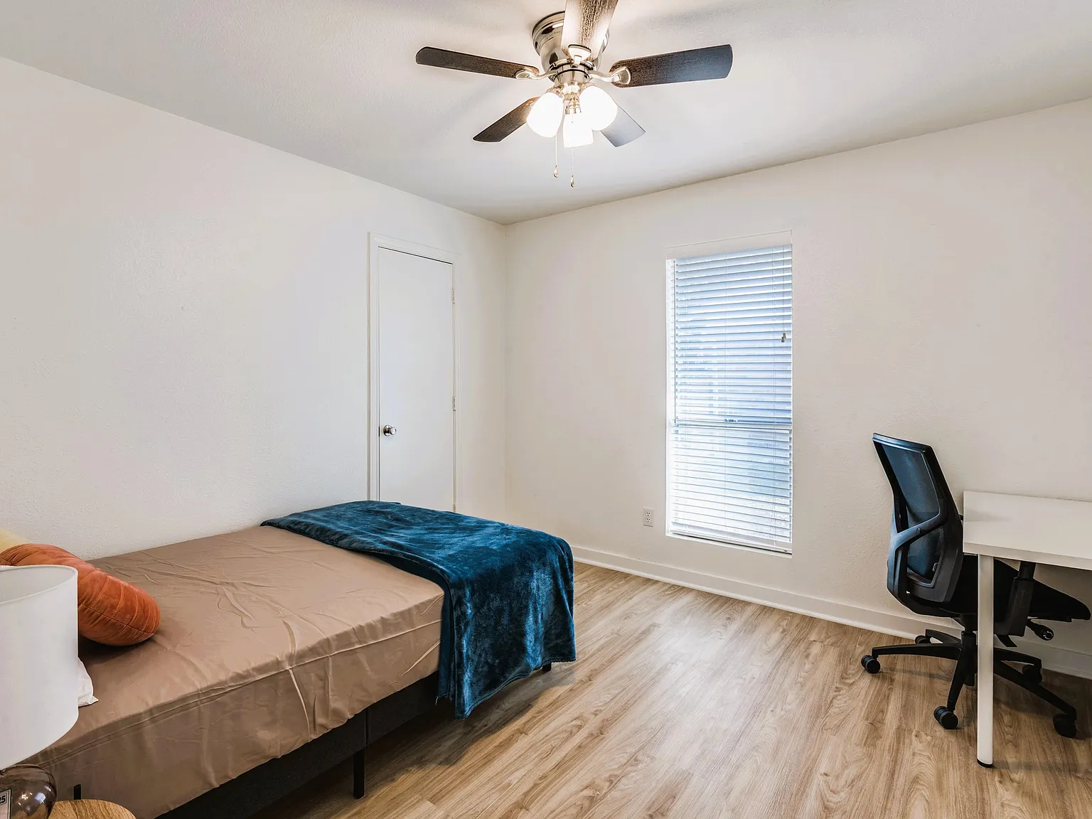 4 bed, 2.0 bath, 1950 sqft, $957 — Photo 1