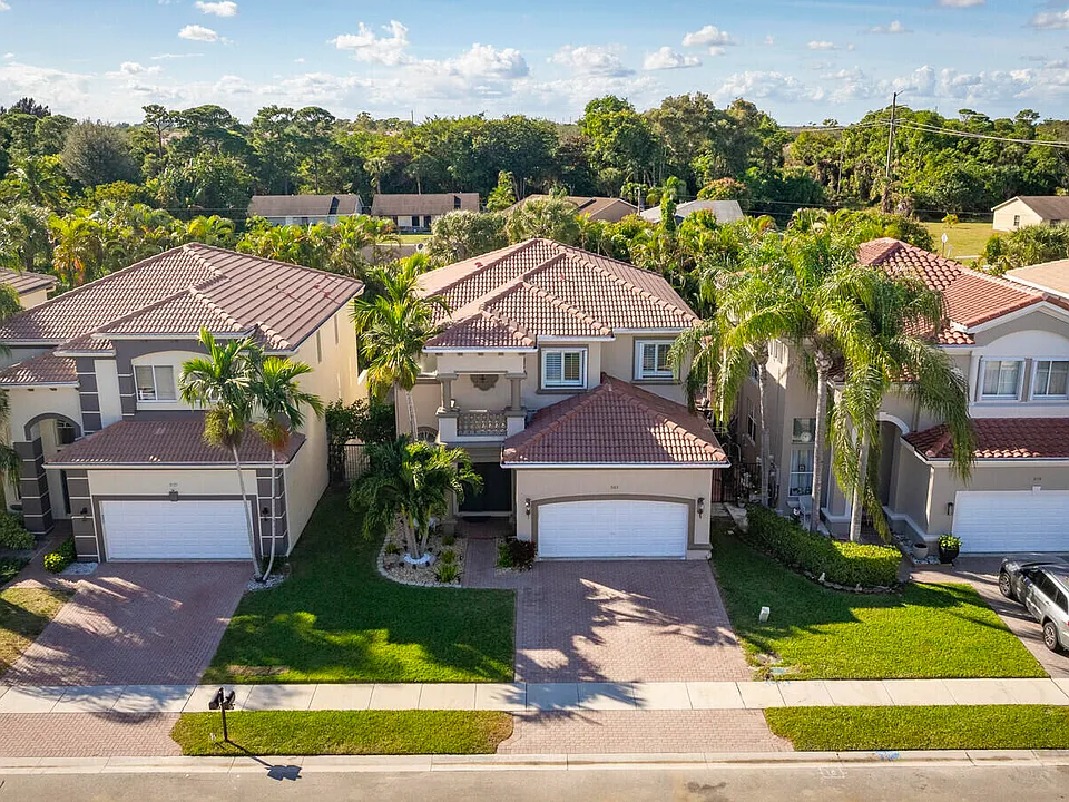 7167 Ivy Crossing Ln
