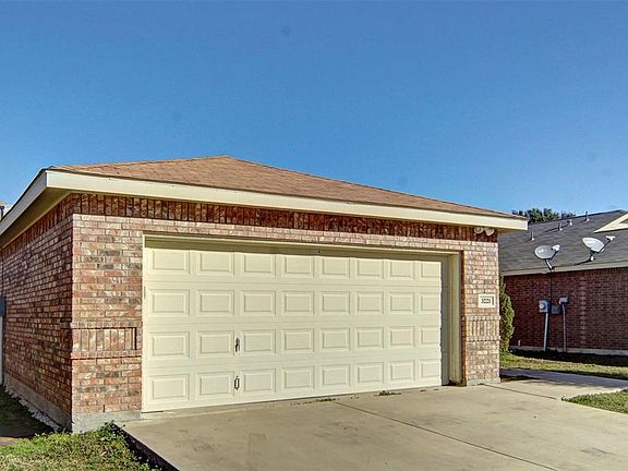 3rd image of 3221 Royal Crest Dr