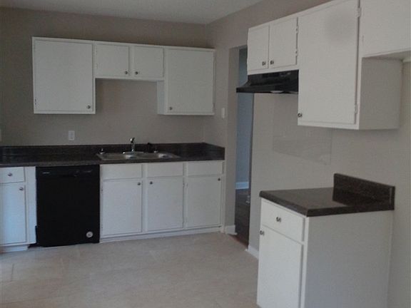 3rd image of 4393 E Mallory Ave