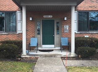 32608 E Harper Ave N #32, Saint Clair Shores, MI 48082