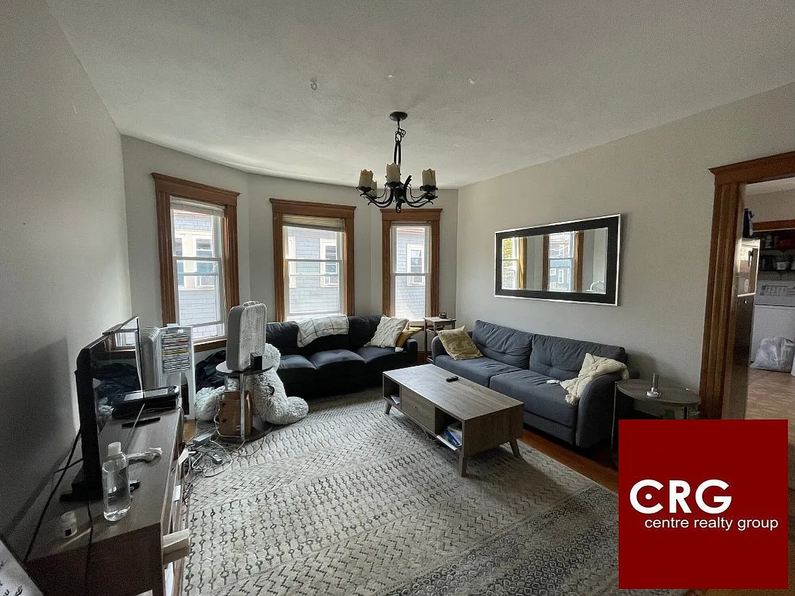 3 bed, 1.0 bath, 1000 sqft, $4,250 — Photo 3