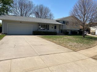 516 Plum Rd, Grand Island, NE 68801