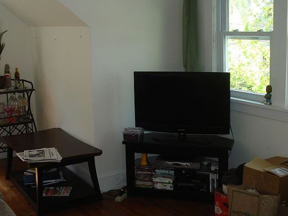 4th image of 28 Blaine St #2