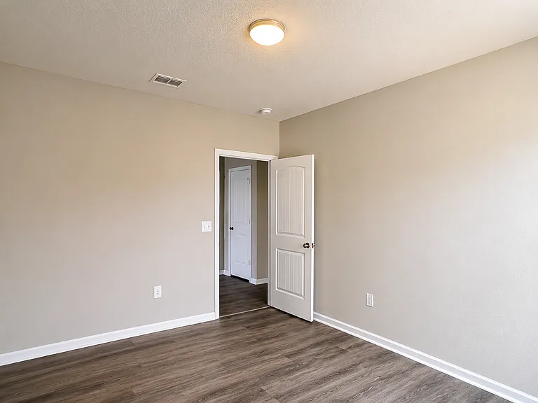 186 Cornelia St — Photo 19