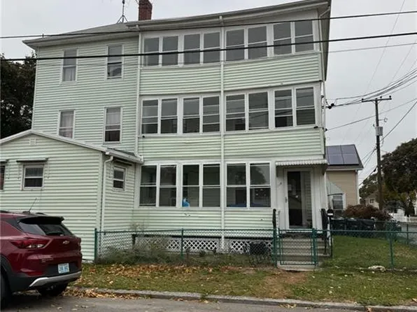 118 Chaplin St, Pawtucket, RI 02861