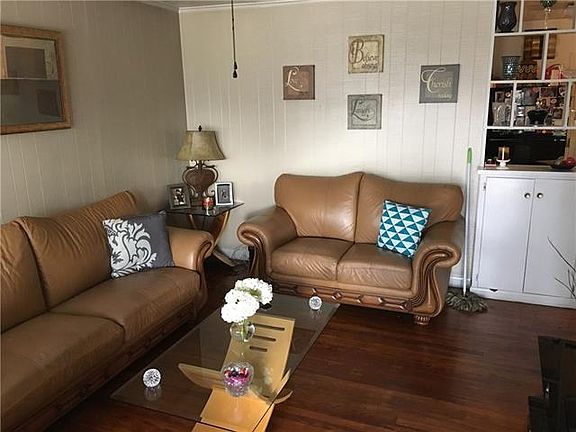 2nd image of 367 Parkwood Pl