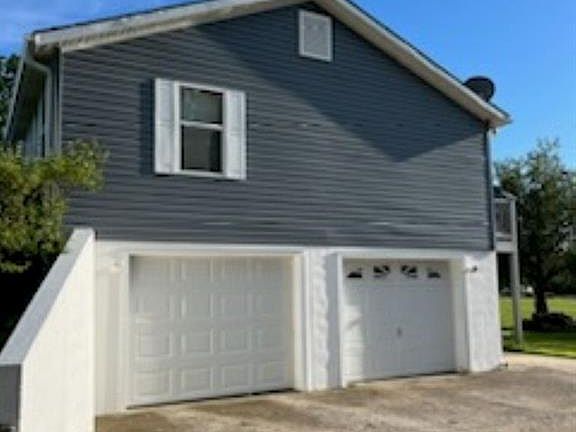 3rd image of 17 Hardwood Ln