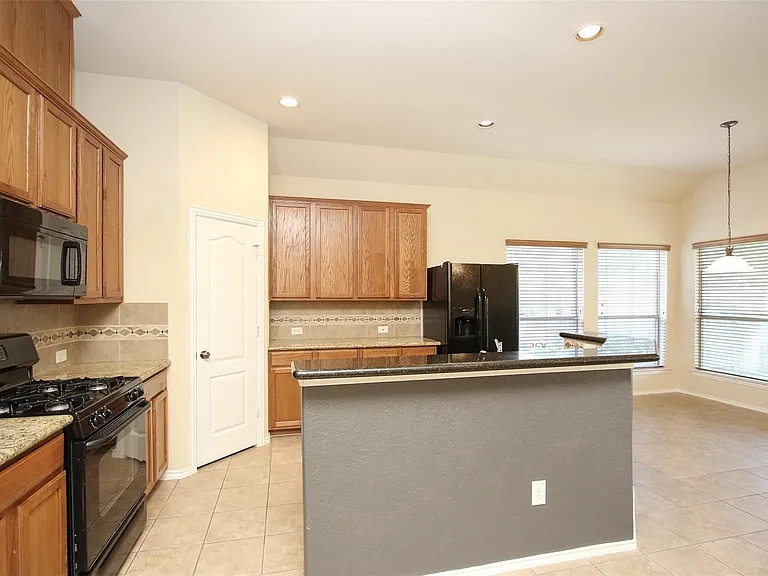 23118 Century Plant Dr — Photo 9