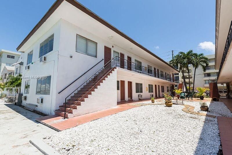 1st image of 8210 Byron Ave APT 21