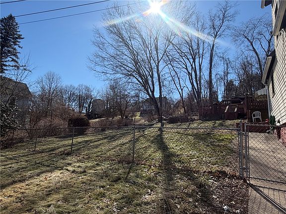 3rd image of 143 Whitestown Rd