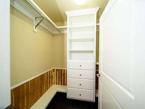 Walk-in closet