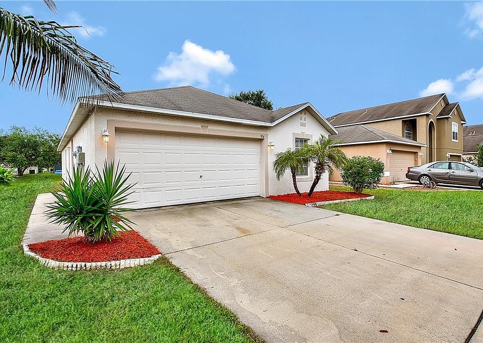 1st image of 904 Brenton Leaf Dr
