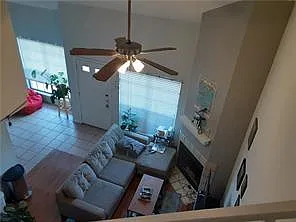 3 bed, 2.0 bath, 1048 sqft, $3,300 — Photo 2
