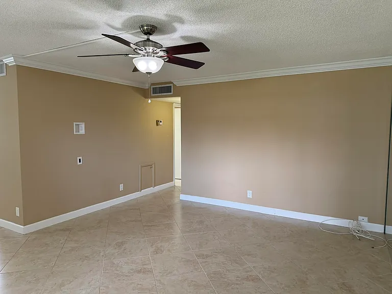 119 Burgundy Dr #C — Photo 6