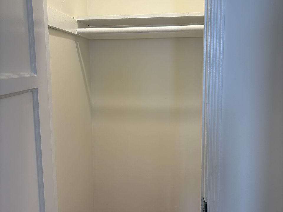 1st image of 524 1/2 N Genesee Ave #524-1/2
