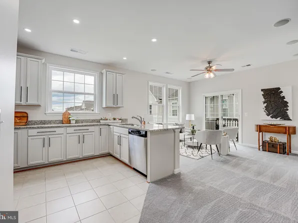 42245 San Juan Ter Unit 302, Aldie, VA 20105