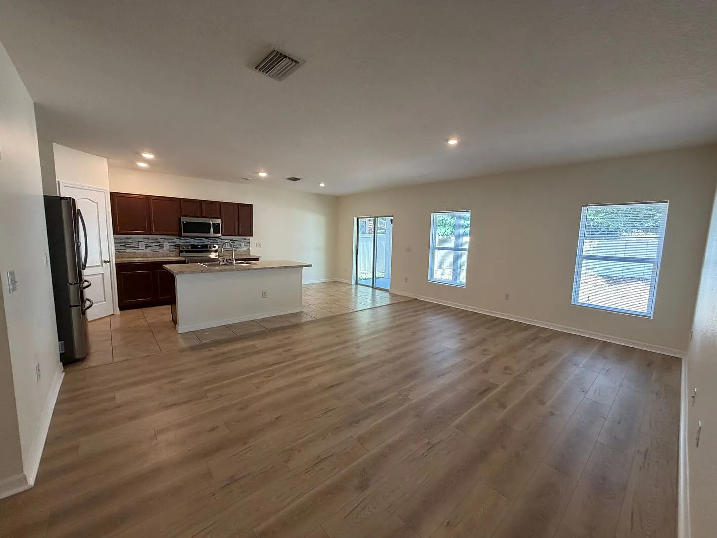 Private Landlord -Like New Rental Home — Photo 2