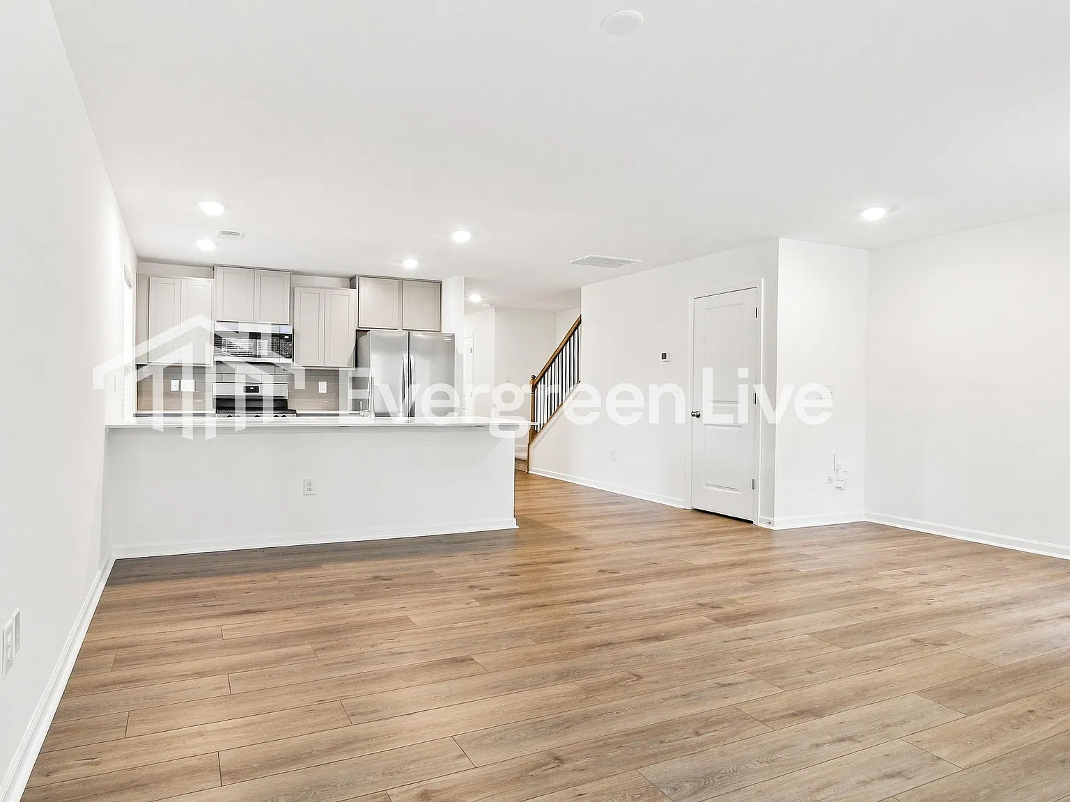 3 bed, 3.0 bath, 1403 sqft, $1,565 — Photo 4