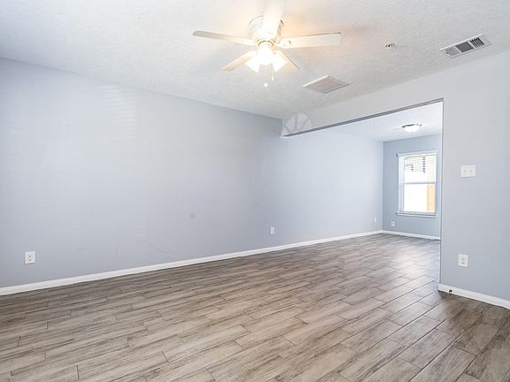 5th image of 207 N Poplar St #B