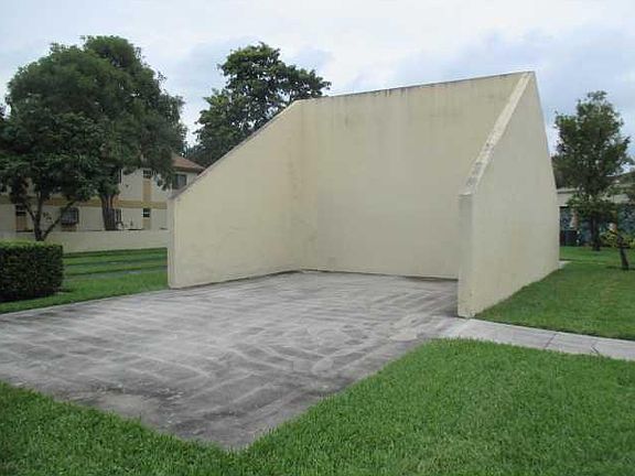 3rd image of 112 Gardens Dr