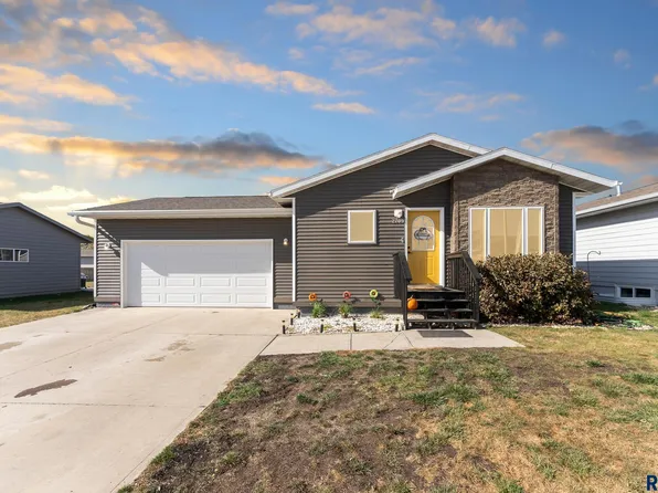 2705 N Pampas Grass Ave, Sioux Falls, SD 57107