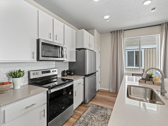 A view of the kitchen in the Alpine