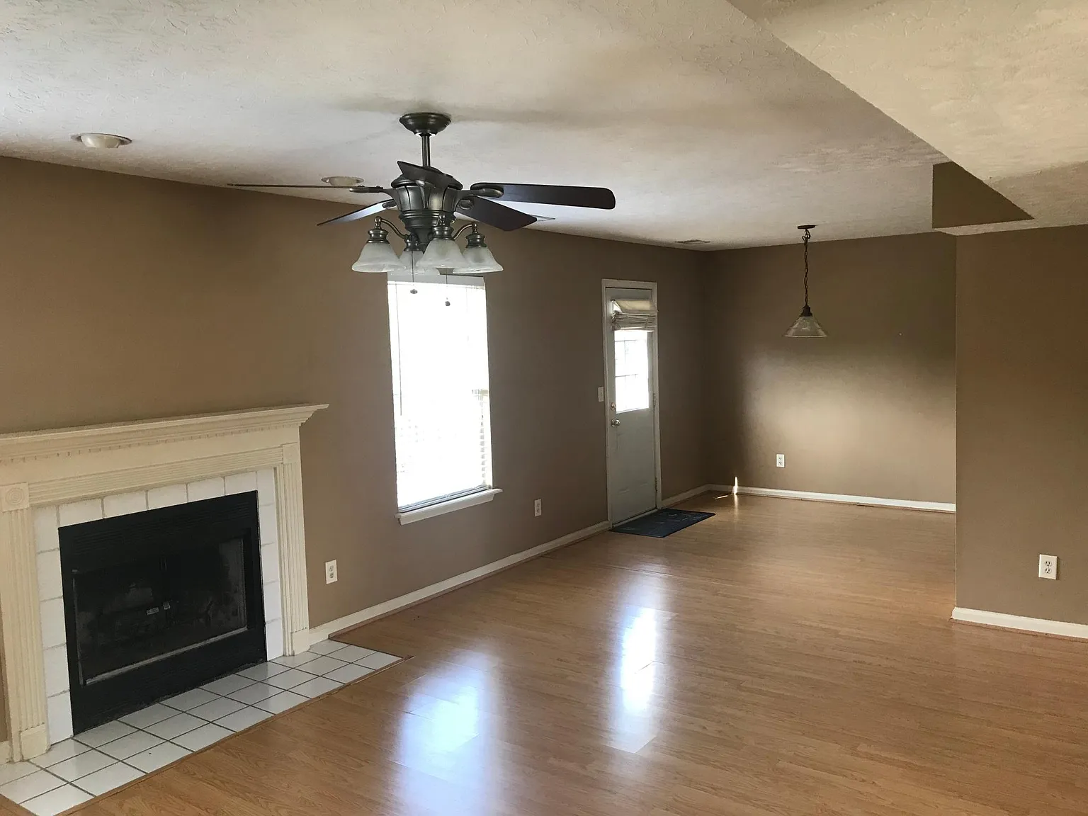 3 bed, 2.5 bath, 1456 sqft, $1,850 — Photo 2