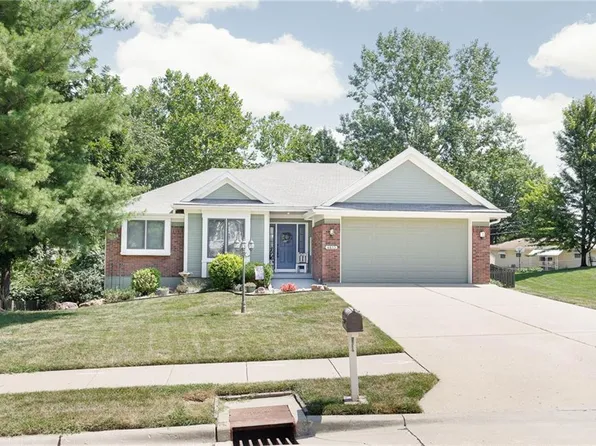4613 N Heatherwood Dr, Saint Joseph, MO 64506