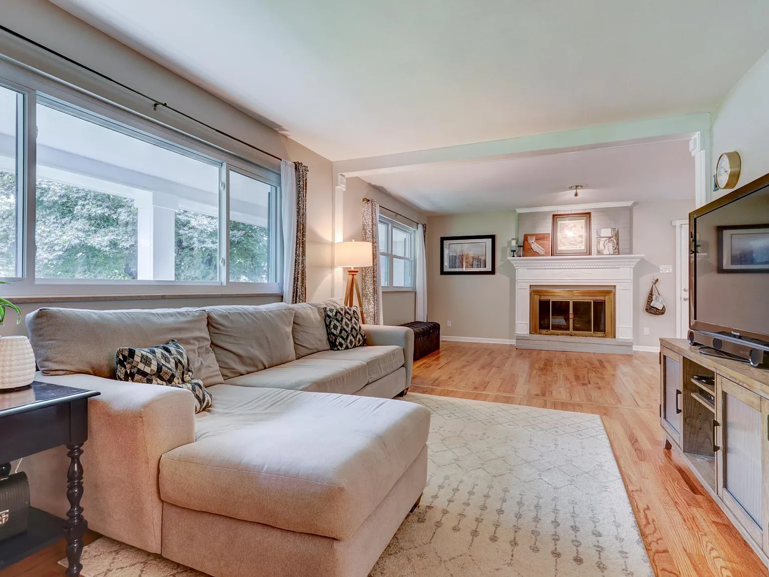 3 bed, 1600 sqft, $2,300 — Photo 2