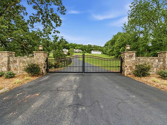 2nd image of 25 McIntosh Cir