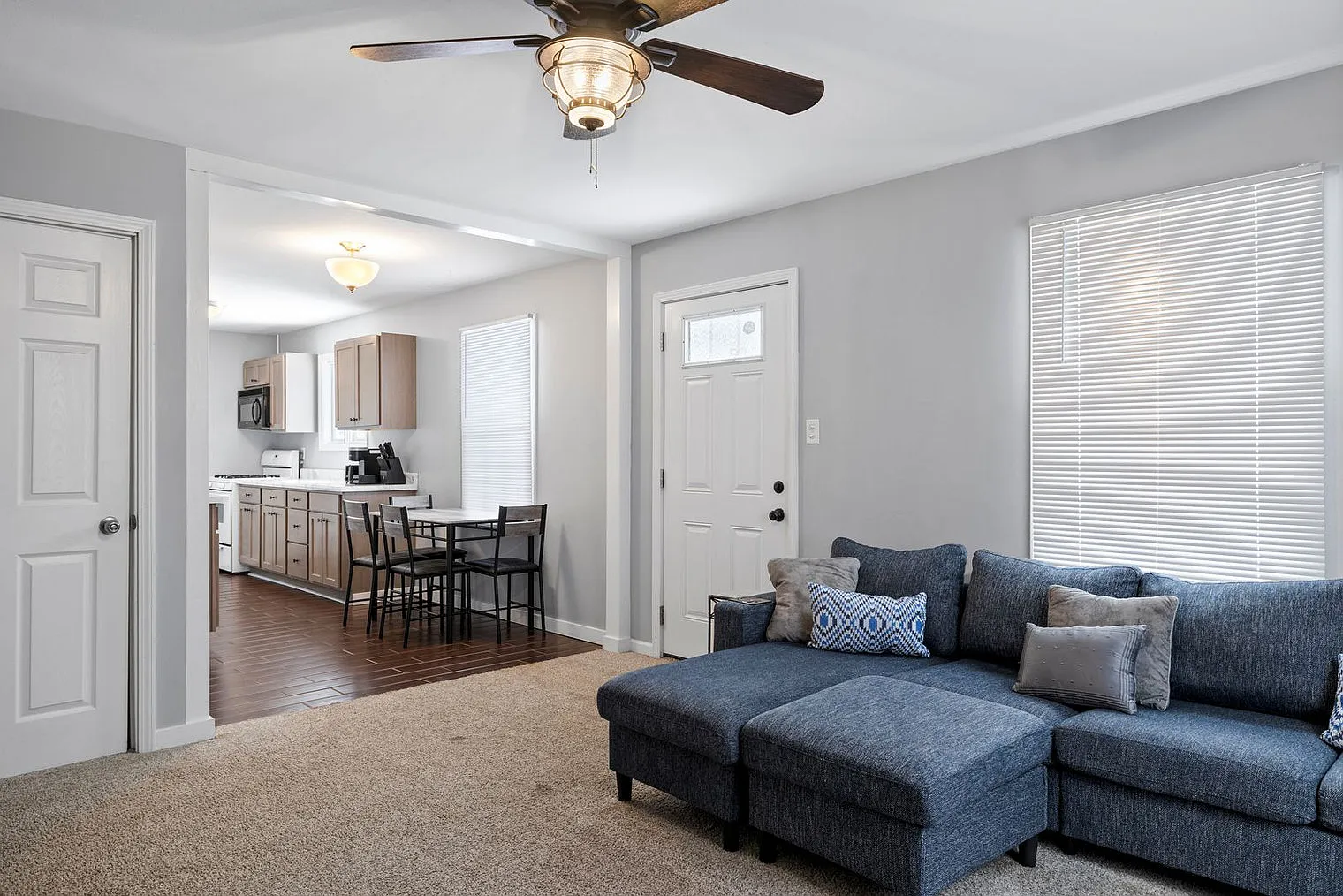 3 bed, 1.0 bath, 1130 sqft, $2,490 — Photo 2
