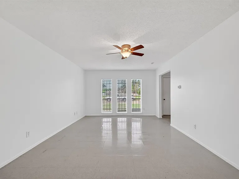 15022 Chipman Ln — Photo 6