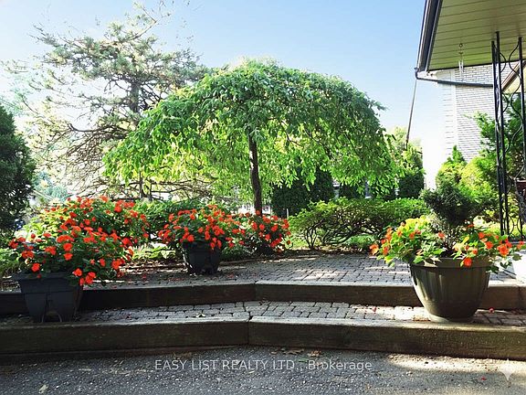 2nd image of 1035 Oshawa Blvd N